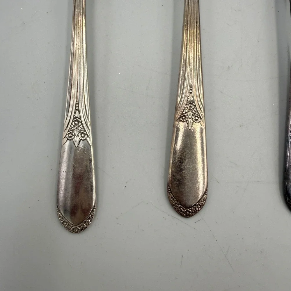 Wm Rogers IS Silver Plate Flatware Set 8pc 1939 Adoration Pattern Floral Vintage